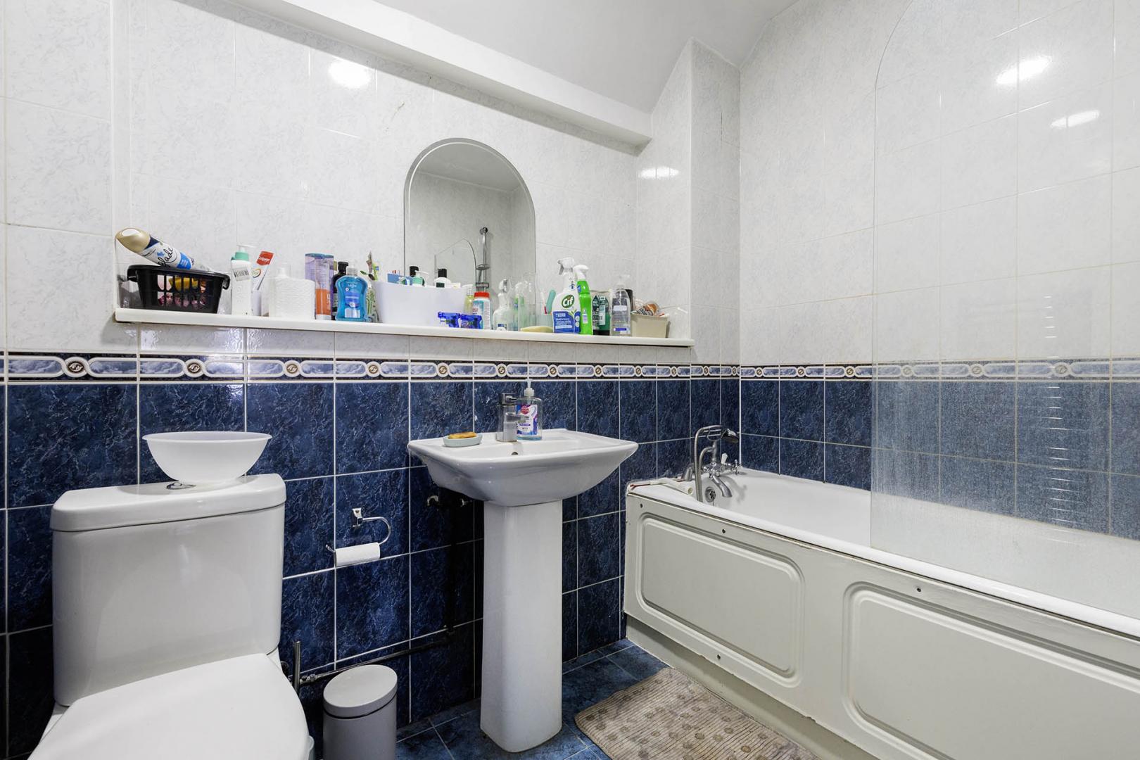 			4 Bedroom, 2 bath, 1 reception Flat			 Broadhurst Gardens, WEST HAMPSTEAD